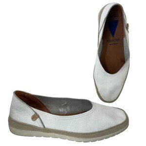 Verbenas Noelia Ballet Shoes size 40 White Leather Round Toe Casual Slip On Flat